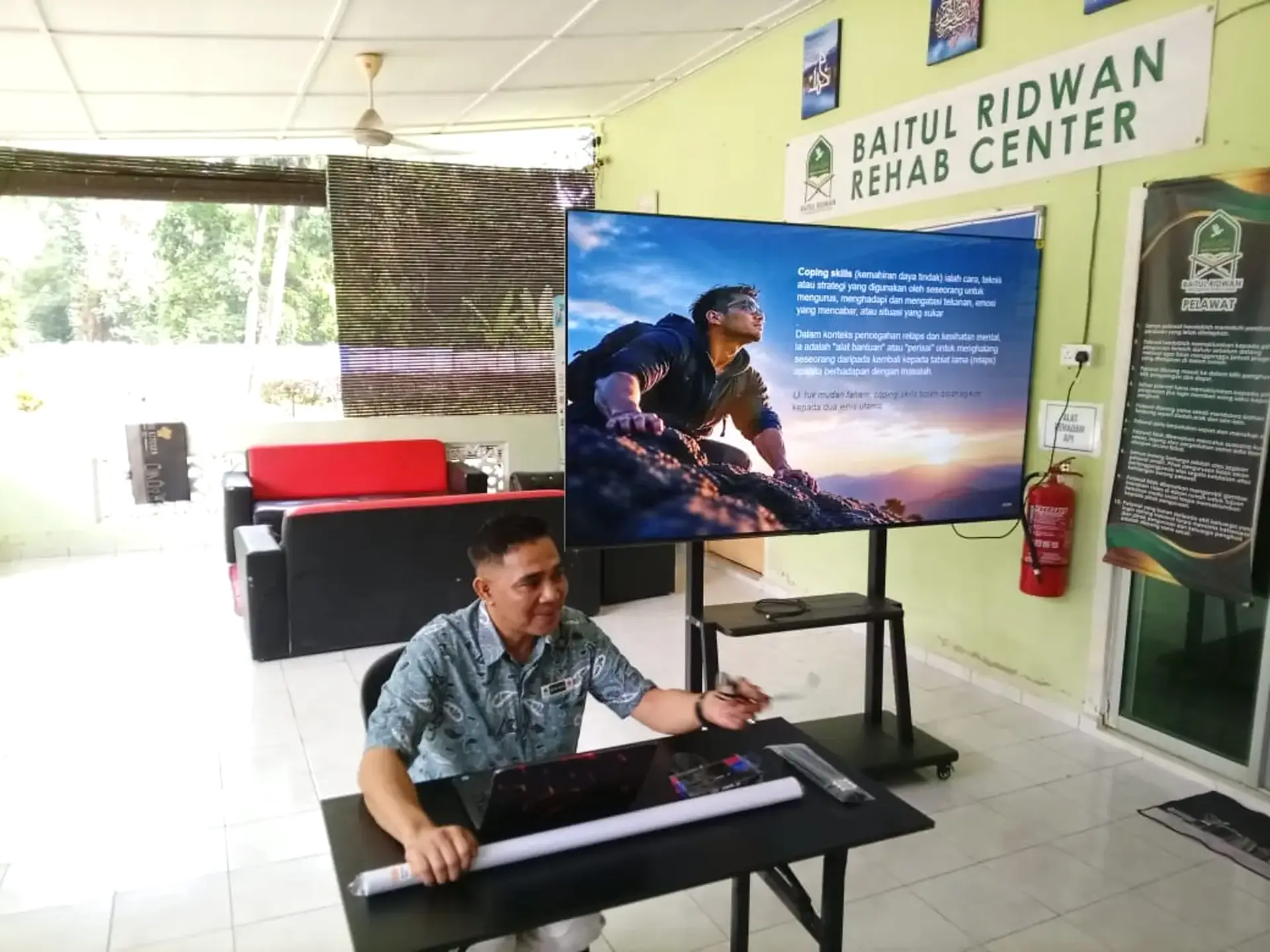 Latihan kemahiran daya tindak bersama fasilitator